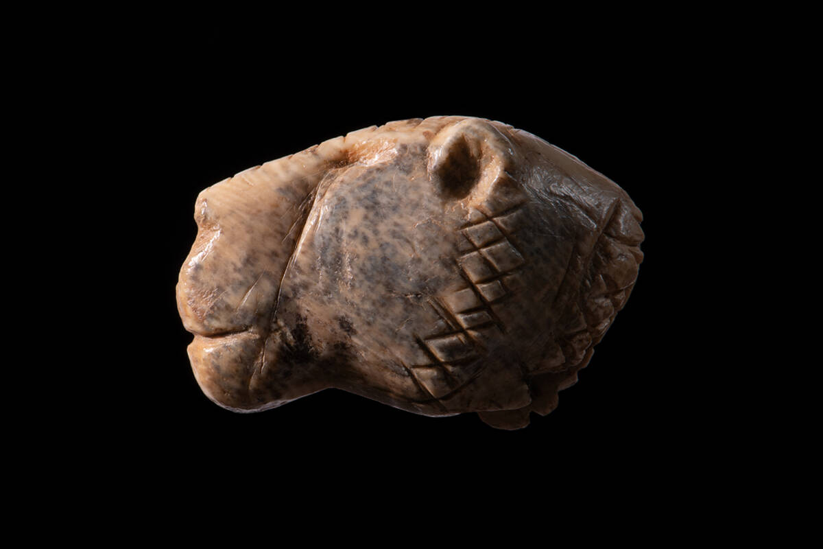 Löwenköpfchen aus Elfenbein, Vogelherdhöhle, um 40.000–30.000 v. Chr.