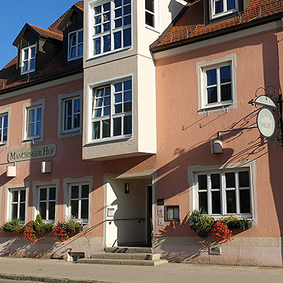 Moderner Hotelkomfort und bayerischer Charme im Herzen von Manching.