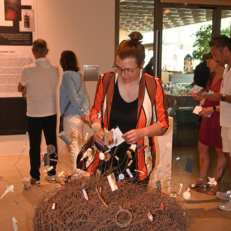 Artikelbild_Impressionen von der Ausstellungseröffnung vierSCHICHTIG. © krm manching / Foto: Markus Strathaus